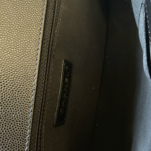 ♥️SOLD♥️ Chanel Large boy caviar skin gold HW - Picture 8 of 8